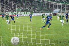 Luzerns Blessing Eleke verwandelt einen Elmeter zum 1:0. (Bild: KEYSTONE/Georgios Kefalas, St. Gallen, 20. Juli 2019)