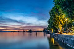 Beim Warten auf die Mondfinsternis schoss Leser Christian Lötscher dieses idyllische Bild am Zugersee. (Bild: Zug, 16. Juli 2019)