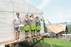Musikalische Darbietung im Rontallager, welches heute zu Ende geht. (Bild: Ralph Ribi, Gontenbad, 17. Juli 2019)