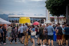Das Blue Balls zieht immer viele Leute an. (Bild: Nadia Schärli, 20. Juli 2019)