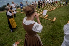 Auf der Rigi Staffelhöhe fanden sich am Sonntag 26 Alphornbläser zu einem improvisierten Konzert ein. (Bild: Nadia Schärli, Rigi Staffelhöhe, 21. Juli 2019)
