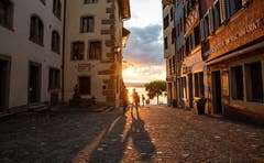 Abendstimmung in der Zuger Altstadt. (Bild: Daniel Hegglin, 15. Juli 2019)