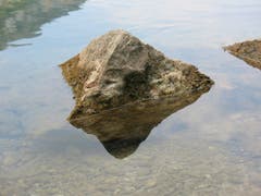 Auch die Ostschweiz hat ein Matterhorn. Perfektes Spiegelbild, fotografiert am Seealpsee. (Bild: Hansjürg Oesch)