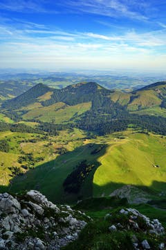 Blick aus der Nordflanke des Säntis hinunter auf die Chammhalde. (Bild: Thomas Ammann)