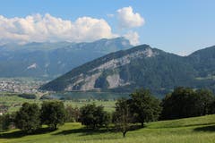 Lauerzer See mit Flanke von Rigi gegen Schwyz, mit Fronalpstock. (Bild: Josef Habermacher, Steinerberg, 23. Juli 2019)