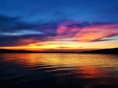Traumhafter Sonnenuntergang mit Abendrot am Sempachersee (Bild: Urs Gutfleisch, Sempach, 24. Juli 2019)