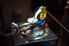 Besucher können auch spontan im «Tiny-Art-Container» vorbei schauen und die Skulpturen nicht nur anschauen, sondern auch in Bewegung setzen.