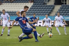 Otar Kakabadze (FC Luzern, links) FC Luzern und Jakup B. Andreasen (dahinter) . (Bild: KEYSTONE/Urs Flueeler)