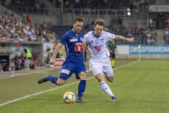 Otar Kakabadze (FC Luzern, links) FC Luzern und Patrik Johannesen (rechts). (Bild: KEYSTONE/Urs Flueeler)