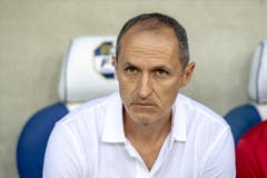 Der FCL-Coach Thomas Häberli mit sorgenvollem Blick. (Bild: KEYSTONE/Urs Flueeler)