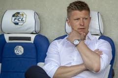Der Trainer des KI Klaksvik, Mikkjal Thomassen in der Swissporarena Luzern. (Bild: KEYSTONE/Urs Flueeler)