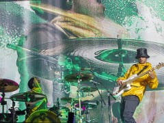 Twenty Øne Piløts oder zwei Banditen auf Tour: Drummer Josh Dun und Sänger Tyler Joseph begeisterten am Paléo Festival mit einer spektakulären Show. (Bild: KEYSTONE/SALVATORE DI NOLFI)