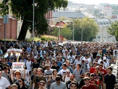«Ich habe ein Recht auf meinen eigenen Kandidaten» steht auf dem Plakat eines oppositionellen Demonstranten in Moskau. (Bild: KEYSTONE/EPA/YURI KOCHETKOV)