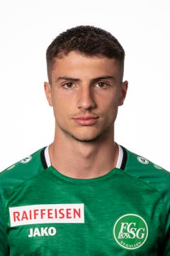 Leonidas Stergiou: Note 5. Das 17-jährige Eigengewächs zeigt, wie schon vor Wochenfrist gegen Luzern, eine äusserst souveräne Leistung. Immer wieder behauptet er sich gegen Kemal Ademi und gewinnt zahlreiche Zweikämpfe.