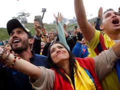 Die kolumbianischen Fans freuen sich mit Egan Bernal - dem ersten Tour-Gesamtsieger aus dem südamerikanischen Land (Bild: KEYSTONE/AP/CHRISTOPHE ENA)