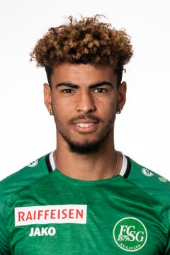 Yannis Letard: Note 5. Der zweite starke Auftritt im zweiten Spiel. Der junge Franzose bildet mit Leonidas Stergiou eine formidable Innenverteidigung, die im St.Jakob-Park nur wenig zulässt.