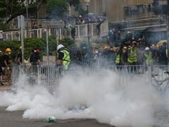 Die Polizei hat Tränengas gegen die Demonstranten in Hongkong eingesetzt. (Bild: KEYSTONE/EPA/JEROME FAVRE)
