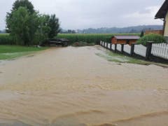 In Österreich führten starke Gewitter in der Umgebung von Graz, in der Steiermark, zu Überflutungen. (Bild: KEYSTONE/APA/BFV. GRAZ-UMGEBUNG/CHRISTOPH JARITZ)