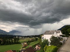 Gewitter aus Alpnachstad gesehen Richtung Sarnen. (Bild: Daniel Bänziger, 27. Juli 2019)