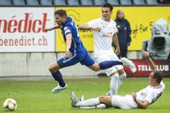 Luzerns Idriz Voca gegen Zürichs Benjamin Kololli und Denis Popovic (von links). (Bild: Alexandra Wey/Keystone, Luzern, 28. Juli 2019)