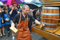 Lediglich zwei Schläge brauchte Sewer, bis das Bier floss.