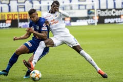Lucas Alves (links) gegen Assan Ceesay. (Bild: Alexandra Wey/Keystone, Luzern, 28. Juli 2019)