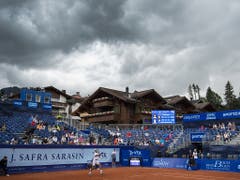 Das schlechte Wetter seit Freitagabend kostete die Organisatoren an den lukrativsten zwei Tagen viele Zuschauer (Bild: KEYSTONE/PETER SCHNEIDER)