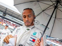 Lewis Hamilton stand nicht nur vor dem Rennen im Regen (Bild: KEYSTONE/EPA/SRDJAN SUKI)
