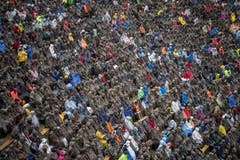 Die Schwingerfans trotzen dem regnerischen Sommerwetter. (Bild: Urs Flüeler / Keystone, 28. Juli 2019)