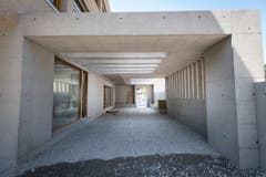 Berg SG - Baustellenrundgang im Schulhaus Brühl das bis Herbst erweiterter und saniert wird.