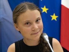 Eine gefragte junge Frau: Die schwedische Umweltaktivistin Greta Thunberg findet auch in der Musikbranche Gehör - und ist etwa auf der neuen Single der britischen Indie-Rockband The 1975 vertreten. (Bild: Keystone/EPA/IAN LANGSDON)