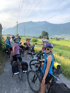 Ohne Pannen haben diese 13 Mädels insgesamt 6 Kantone mit dem Velo befahren. (Lagerbild: Blauring Buttisholz, Davos, 26. Juli 2019)