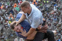 Pirmin Reichmuth (rechts) gegen Joel Wicki im Schlussgang. (Bild: Urs Flüeler / Keystone, 28. Juli 2019)