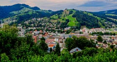 Von der Iburg aus der Blick auf Wattwil. (Bild: Renato Maciariello)