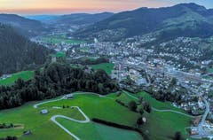 Blick über die Iburg und Wattwil nach Lichtensteig. (Bild: Renato Maciariello)