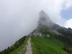 Spätestens hier empfiehlt sich eine Stärkung: Gasthaus Stauberen unterhalb der Stauberenkanzel.