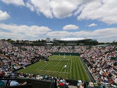 Das Wetter in London zeigte sich auch am dritten Turniertag in Wimbledon von seiner besten Seite (Bild: KEYSTONE/AP/BEN CURTIS)