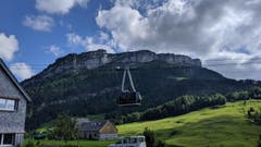 Zum Ausgangspunkt der Wanderung gelangt man mit der Seilbahn.