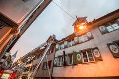 Steckborn TG - Beim Grossbrand in der Altstadt von Steckborn vom 21. Dezember 2015 wurden sechs Gebäude zerstört. Die Feuerwehren von Steckborn, Frauenfeld, Kreuzlingen und Weinfelden waren vor Ort.