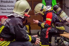 Steckborn TG - Beim Grossbrand in der Altstadt von Steckborn vom 21. Dezember 2015 wurden sechs Gebäude zerstört. Die Feuerwehren von Steckborn, Frauenfeld, Kreuzlingen und Weinfelden waren vor Ort.