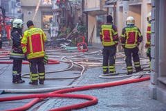 Steckborn TG - Beim Grossbrand in der Altstadt von Steckborn vom 21. Dezember 2015 wurden sechs Gebäude zerstört. Die Feuerwehren von Steckborn, Frauenfeld, Kreuzlingen und Weinfelden waren vor Ort.