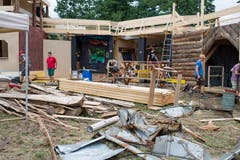 Impressionen der Aufbauarbeiten des Waldstock Open Air Spektakels. (Bild: Maria Schmid, Steinhausen, 26. Juli 2019)