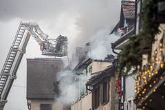Steckborn TG - Beim Grossbrand in der Altstadt von Steckborn vom 21. Dezember 2015 wurden sechs Gebäude zerstört. Die Feuerwehren von Steckborn, Frauenfeld, Kreuzlingen und Weinfelden waren vor Ort.