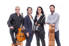 Die Donadios aus Baden: Wenn die Eltern zusammen eine Musikbeiz betreiben, beide mit Musik ihr Geld verdienen, ist es wohl nicht zu vermeiden, dass die Kinder früh mit dabei sind. Die «Donadio Family Band» mit Mutter Madlen als Sängerin und Flötistin, Vater Toni und Sohn Moreno an den Gitarren, und Tochter Dalia als Sängerin kann man immer wieder live im «Prima Vista» am Lindenplatz in Baden erleben. Vater und Sohn spielen zusammen in einem Gypsyjazz-Ensemble und Tochter Dalia schreibt eigene Songs für ihr Trio «Poem Pot» und ist allein oder mit ihrem Partner Tobias Meier experimentell mit Stimme und Saxofon unterwegs. www.primavista-music.chwww.daliadonadio.comwww.tonidonadio.ch/index.php/music/