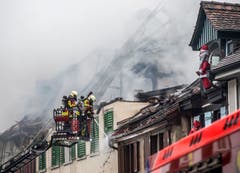 Steckborn TG - Beim Grossbrand in der Altstadt von Steckborn vom 21. Dezember 2015 wurden sechs Gebäude zerstört. Die Feuerwehren von Steckborn, Frauenfeld, Kreuzlingen und Weinfelden waren vor Ort.