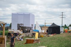 Impressionen der Aufbauarbeiten des Waldstock Open Air Spektakels. (Bild: Maria Schmid, Steinhausen, 26. Juli 2019)