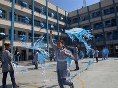 Eine Mädchenschule der UNWRA im Gazastreifen. Ein interner Bericht richtet schwere Vorwürfe an Mitarbeiter des Uno-Hilfswerks für Palästinenser. (Archivblid) (Bild: KEYSTONE/AP/ADEL HANA)