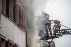 Steckborn TG - Beim Grossbrand in der Altstadt von Steckborn vom 21. Dezember 2015 wurden sechs Gebäude zerstört. Die Feuerwehren von Steckborn, Frauenfeld, Kreuzlingen und Weinfelden waren vor Ort.
