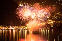 Das Feuerwerk über Flüelen. (Bild: Valentin Luthiger, Seelisberg, 31. Juli 2019)