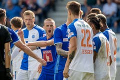 Luzerns Christian Schneuwly beteiligt sich in einer Rudelbildung nach dem 2:2 im Spiel FC Luzern gegen Grasshoppers. (Bild: Philipp Schmidli, Luzern, 6. August 2017)